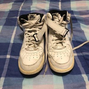Nike Air Force 1s Mid